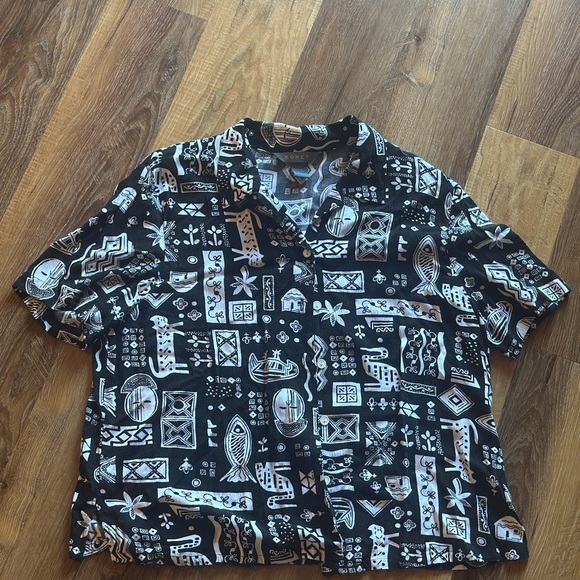 Koret Women’s Size Large Black and White Abstract Short Sleeve Shirt - Picture 1 of 8